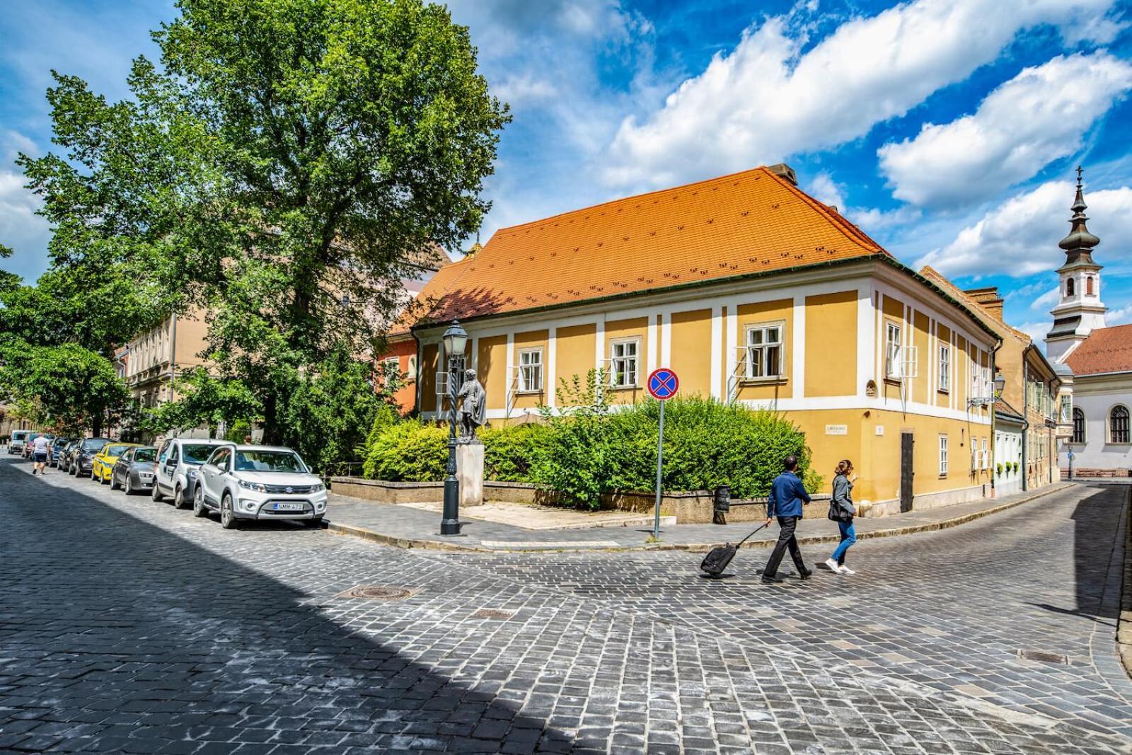Academy Pension Будапеща Екстериор снимка